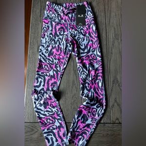 Under Armour HEATGEAR ankle crop leggings NWT -Womens -compression - high rise